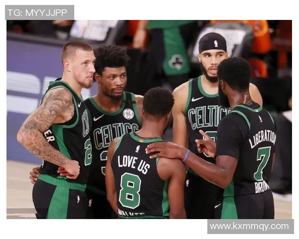 凯尔特人与汉密尔顿的激烈对决展现篮球魅力与团队精神 凯尔特人与汉密尔顿的激烈对决展现篮球魅力与团队精神